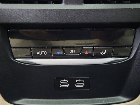 Used 2021 BMW 330i xDrive Sedan w/ Convenience Package image 33