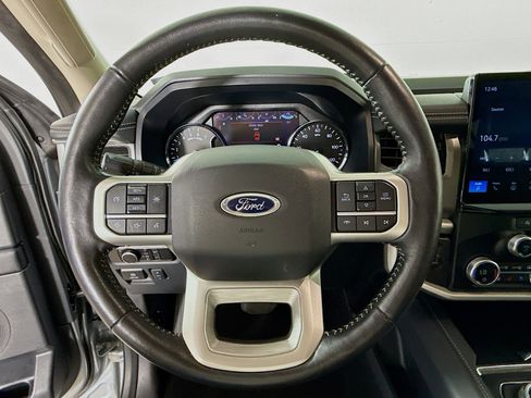 Used 2024 Ford Expedition XLT image 11