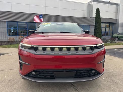 Used 2024 Jeep Wagoneer Launch Edition image 2