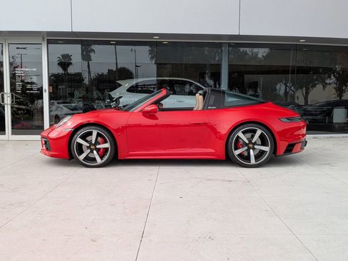 Certified 2021 Porsche 911 Targa 4S w/ Premium Package image 28