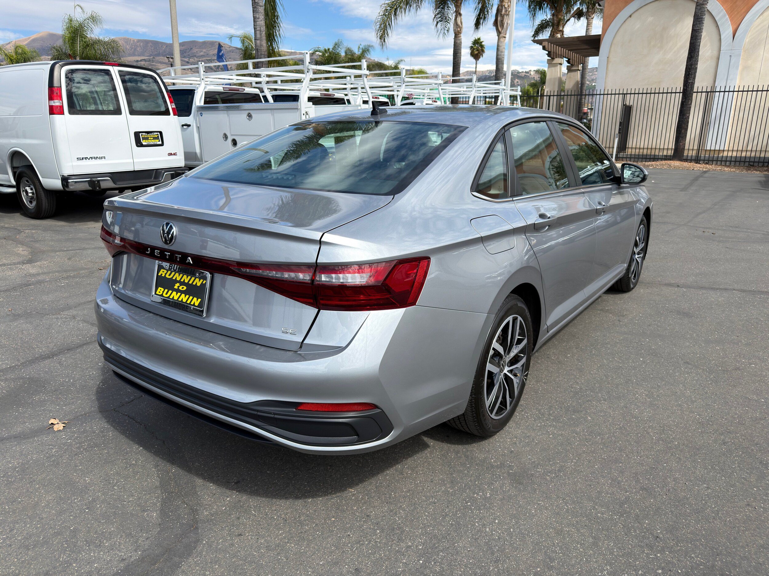 Used 2025 Volkswagen Jetta SE FWD image 8