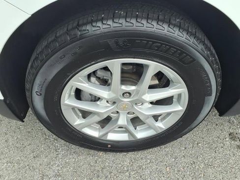 Used 2024 Chevrolet Equinox LT FWD image 5