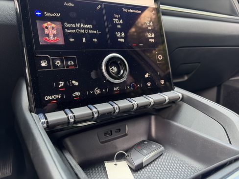 Used 2026 GMC Terrain Elevation w/ Technology Package II FWD image 34