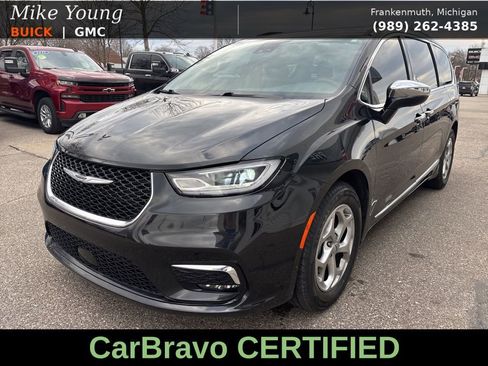 Used 2023 Chrysler Pacifica Limited image 1