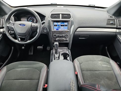 Used 2019 Ford Explorer XLT w/ Equipment Group 202A FWD image 9