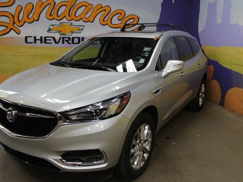 Used 2021 Buick Enclave Essence w/ Sound and Sites Package FWD image 4