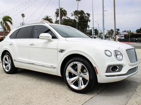 Used 2020 Bentley Bentayga Plug-In Hybrid AWD/4WD image 8