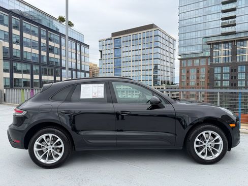 Certified 2026 Porsche Macan AWD/4WD image 8
