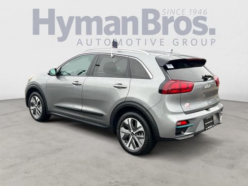Certified 2022 Kia Niro EX FWD image 6