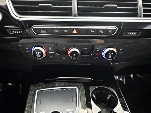 Used 2018 Audi Q7 3.0T Premium Plus w/ Premium Plus Package image 17