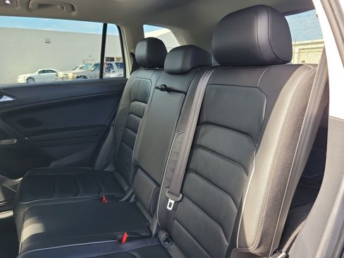 Used 2018 Volkswagen Tiguan SEL Premium AWD/4WD image 11