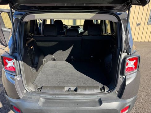 Used 2018 Jeep Renegade Latitude image 11