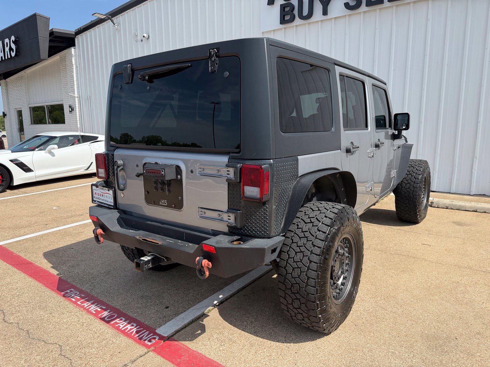 Used 2016 Jeep Wrangler Unlimited Rubicon w/ Connectivity Group AWD/4WD image 7