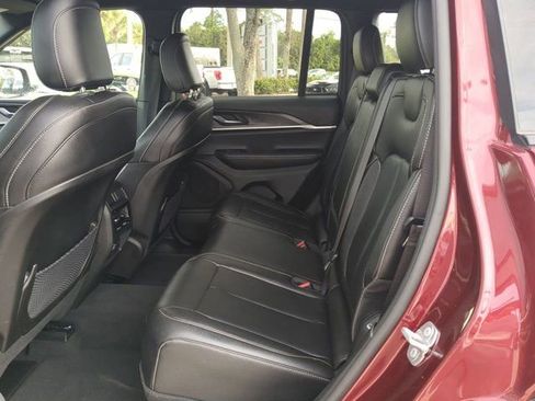 Used 2024 Jeep Grand Cherokee Limited image 14