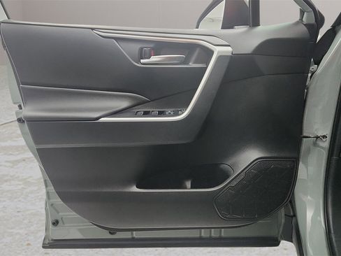 Used 2022 Toyota RAV4 XLE image 15