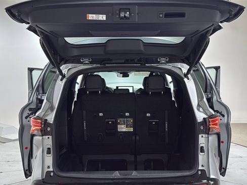 Certified 2025 Toyota Sienna Limited image 16
