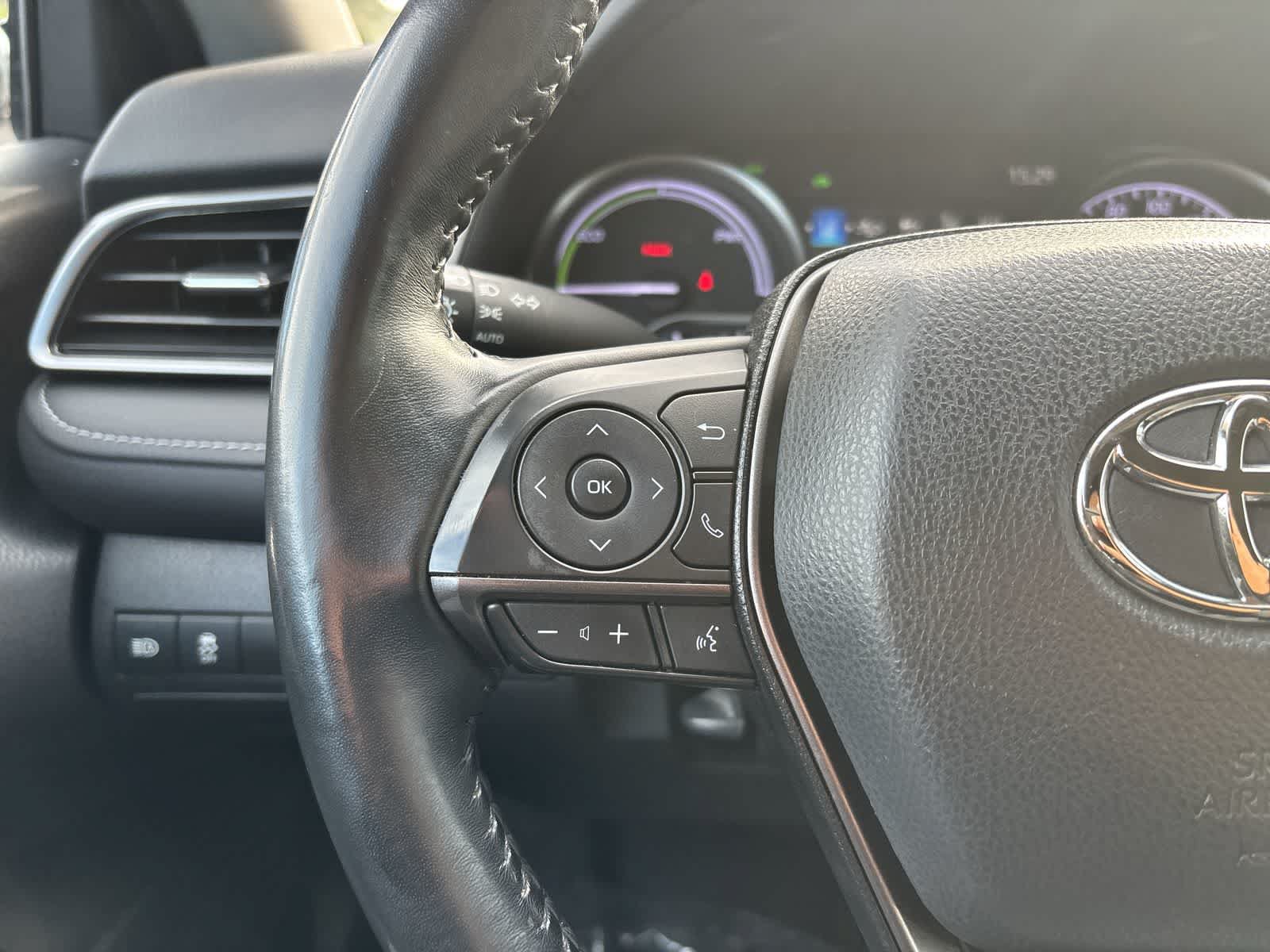 Used 2022 Toyota Camry XSE FWD image 13