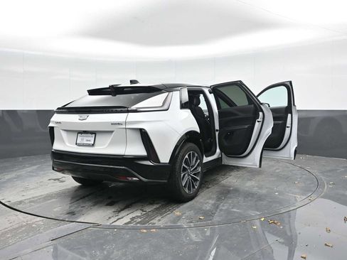New 2025 Cadillac Lyriq Sport image 28