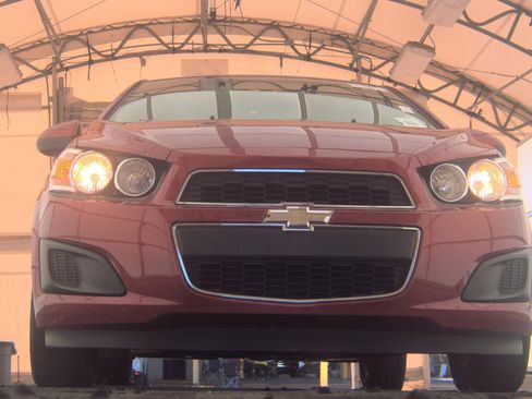 Used 2012 Chevrolet Sonic LT image 3