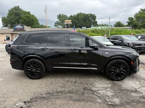 Used 2020 Cadillac XT6 Sport w/ Platinum Package AWD/4WD image 2