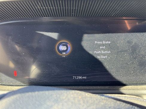 Certified 2024 Jeep Wagoneer L Series II w/ Flexible Seating Group image 14