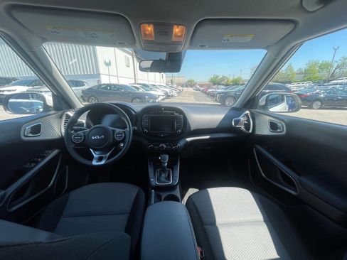 Used 2025 Kia Soul LX w/ LX Technology Package FWD image 28