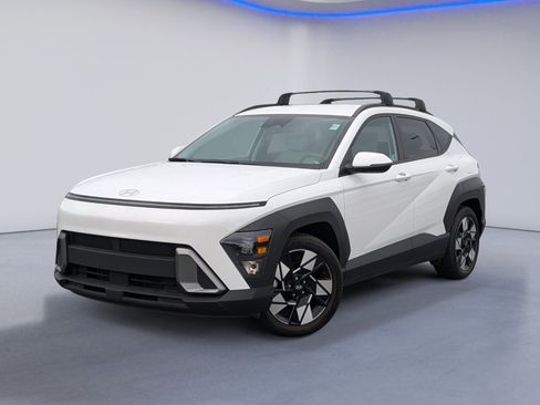 Used 2024 Hyundai Kona SEL w/ Convenience Package FWD image 2
