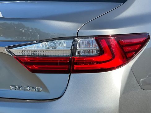 Used 2018 Lexus ES 350 w/ Luxury Package w/Wood Trim FWD image 32