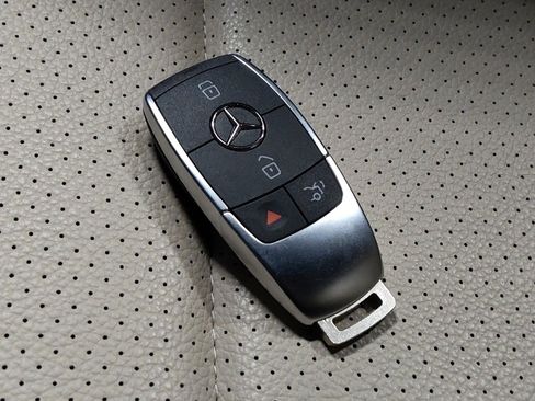 Used 2020 Mercedes-Benz C 300 4MATIC Sedan image 32