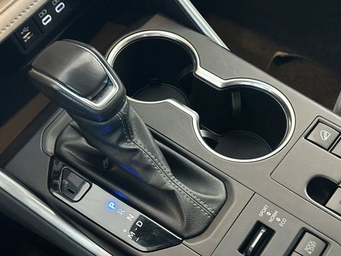 Certified 2024 Toyota Highlander LE image 22