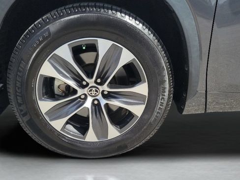 Used 2023 Toyota Highlander XLE FWD image 25