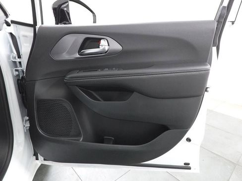 New 2026 Chrysler Voyager LX image 16