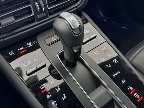 Used 2025 Porsche Macan S AWD/4WD image 17