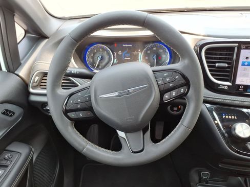 Used 2023 Chrysler Pacifica Touring-L w/ S Appearance Package AWD/4WD image 23