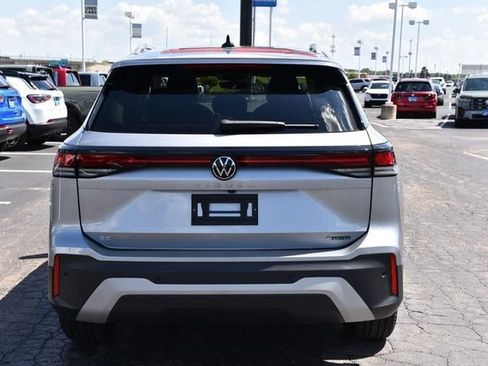 Used 2025 Volkswagen Tiguan SE w/ Panoramic Sunroof Package AWD/4WD image 6
