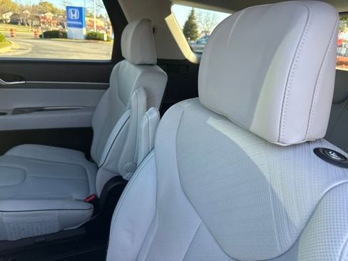Certified 2023 Hyundai Palisade SEL image 18
