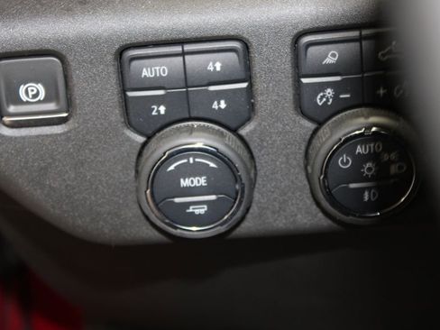 Used 2025 Chevrolet Silverado 1500 High Country w/ High Country Premium Package AWD/4WD image 24