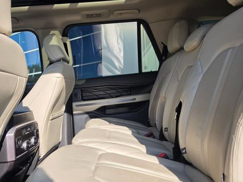 Used 2019 Ford Expedition Platinum RWD image 11