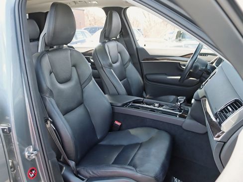 Used 2017 Volvo XC90 T6 Momentum w/ Vision Package image 32