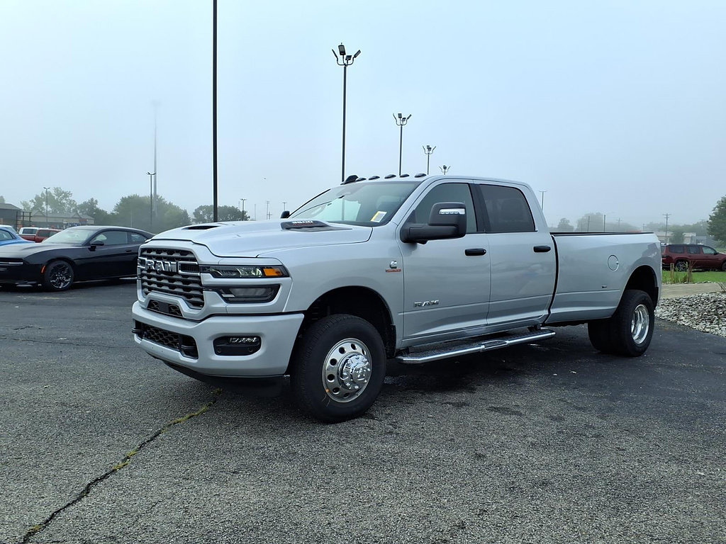 New 2027 RAM 3500 Big Horn AWD/4WD image 3