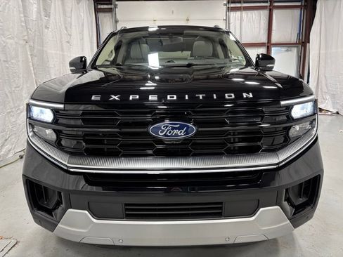Used 2025 Ford Expedition Platinum AWD/4WD image 2