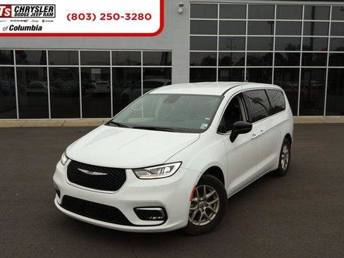 Certified 2024 Chrysler Pacifica Touring-L image 1