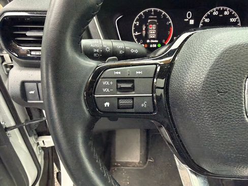 Used 2023 Honda Pilot Touring image 11