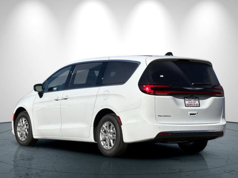 New 2026 Chrysler Pacifica Select image 6