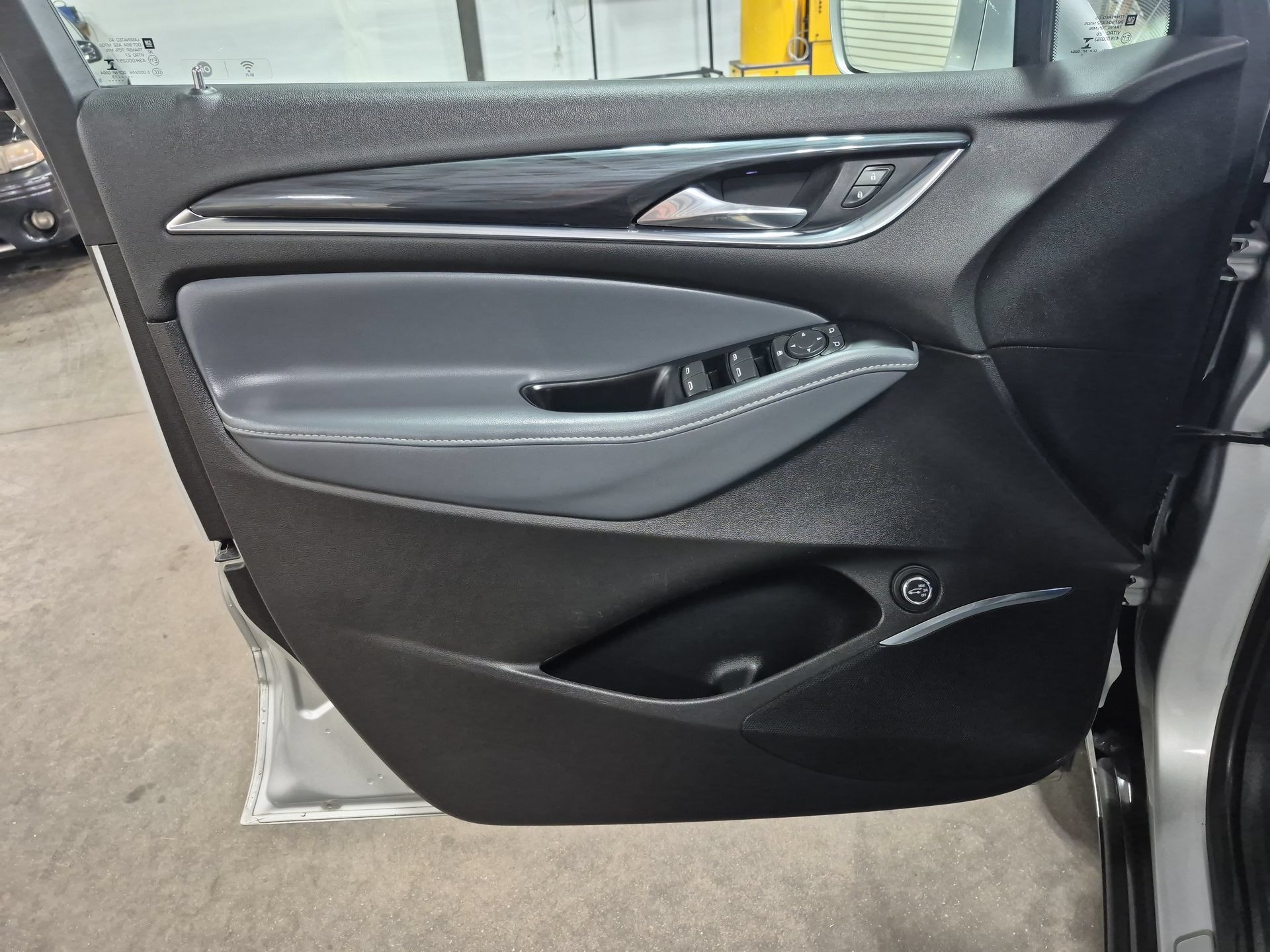 Used 2019 Buick Enclave Essence AWD/4WD image 23