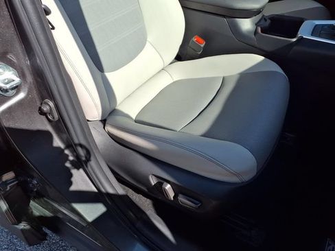 Used 2022 Toyota RAV4 Limited AWD/4WD image 88