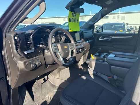 Used 2022 Chevrolet Silverado 1500 LT w/ Z71 Off-Road Package AWD/4WD image 8