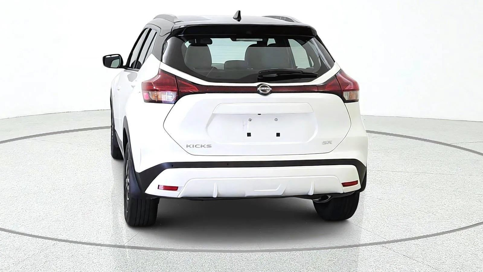 Used 2024 Nissan Kicks SR w/ SR Premium Package FWD image 7
