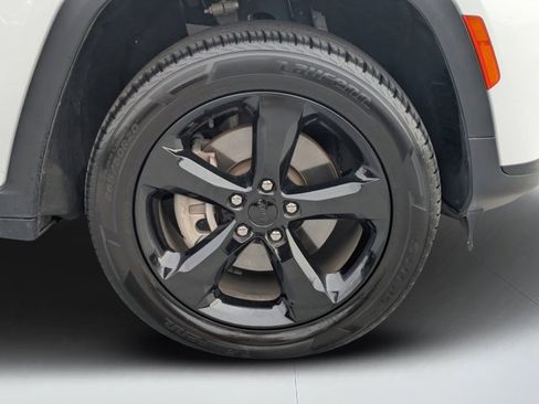 Used 2023 Jeep Grand Cherokee L Laredo image 9