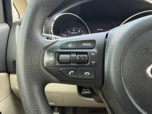 Used 2021 Kia Sedona LX FWD image 21